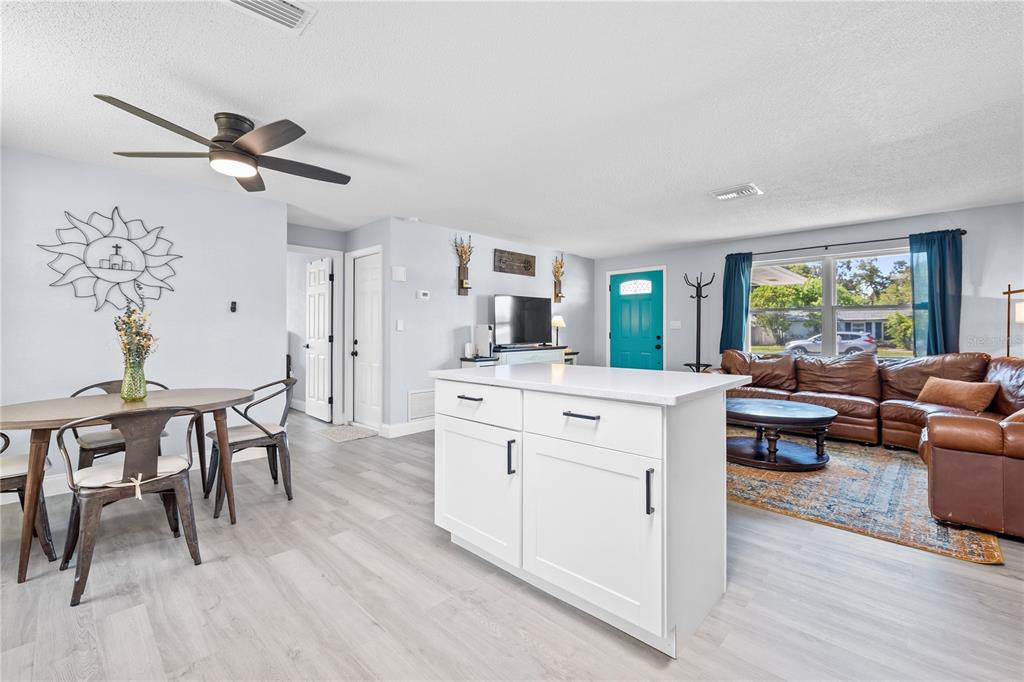1486 CAROLYN LANE, CLEARWATER, FL — photo 5 of 32