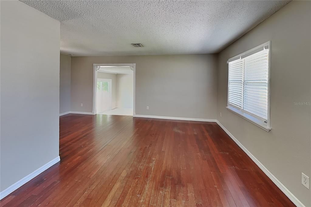212 65TH AVENUE W, BRADENTON, FL — photo 3 of 19