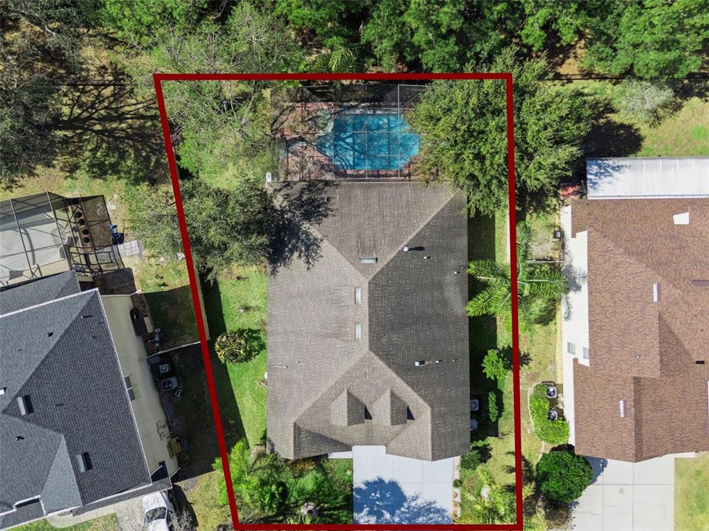 Aerial view of a house with a pool enclosure and a fenced backyard — 30337 GIDRAN TERRACE, MOUNT DORA, FL