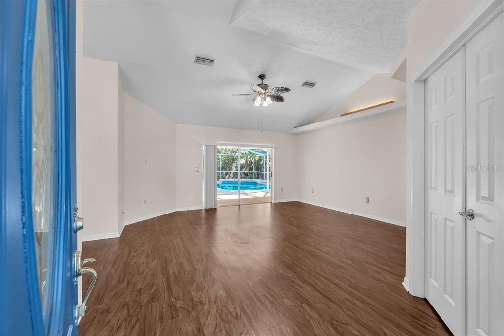 4008 EAGLES NEST DRIVE, VALRICO, FL — photo 4 of 30