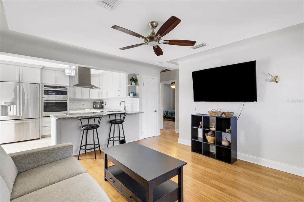 3012 YALE STREET N, ST PETERSBURG, FL — photo 3 of 41