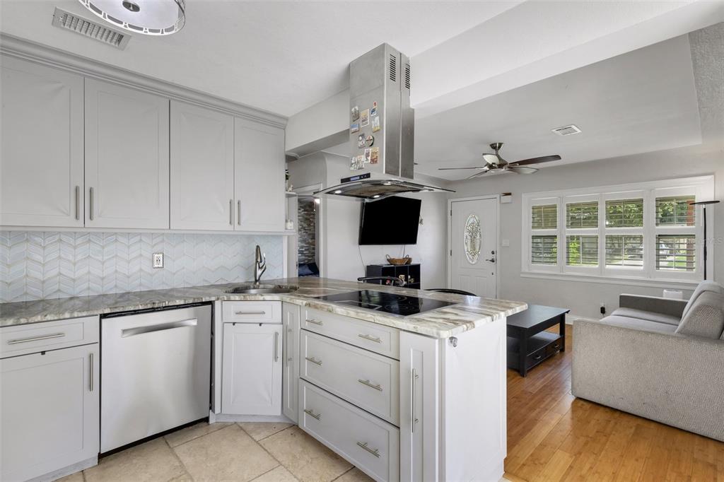 3012 YALE STREET N, ST PETERSBURG, FL — photo 4 of 41