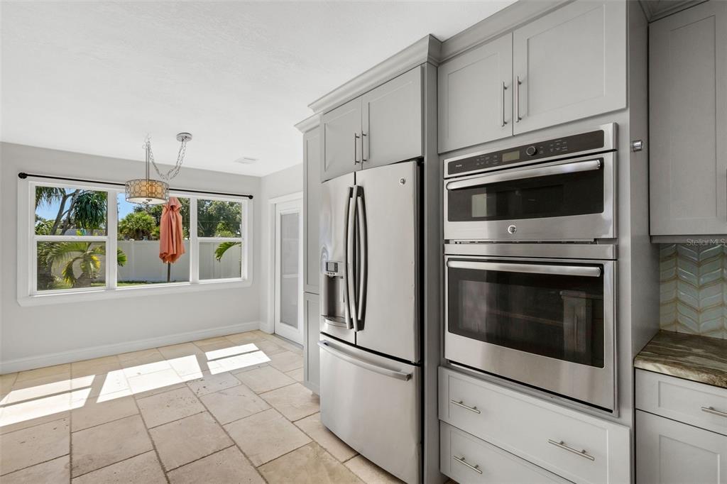 3012 YALE STREET N, ST PETERSBURG, FL — photo 5 of 41