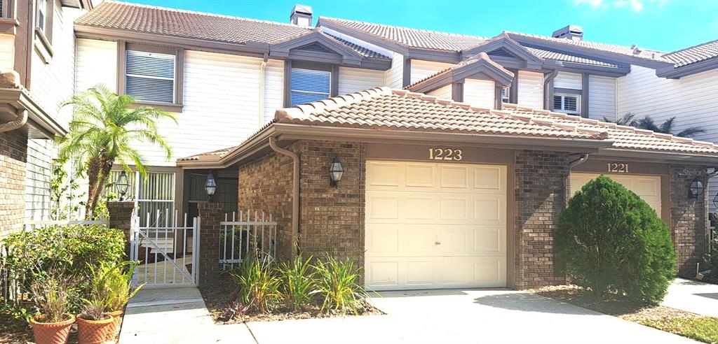 1223 CLAYS TRAIL