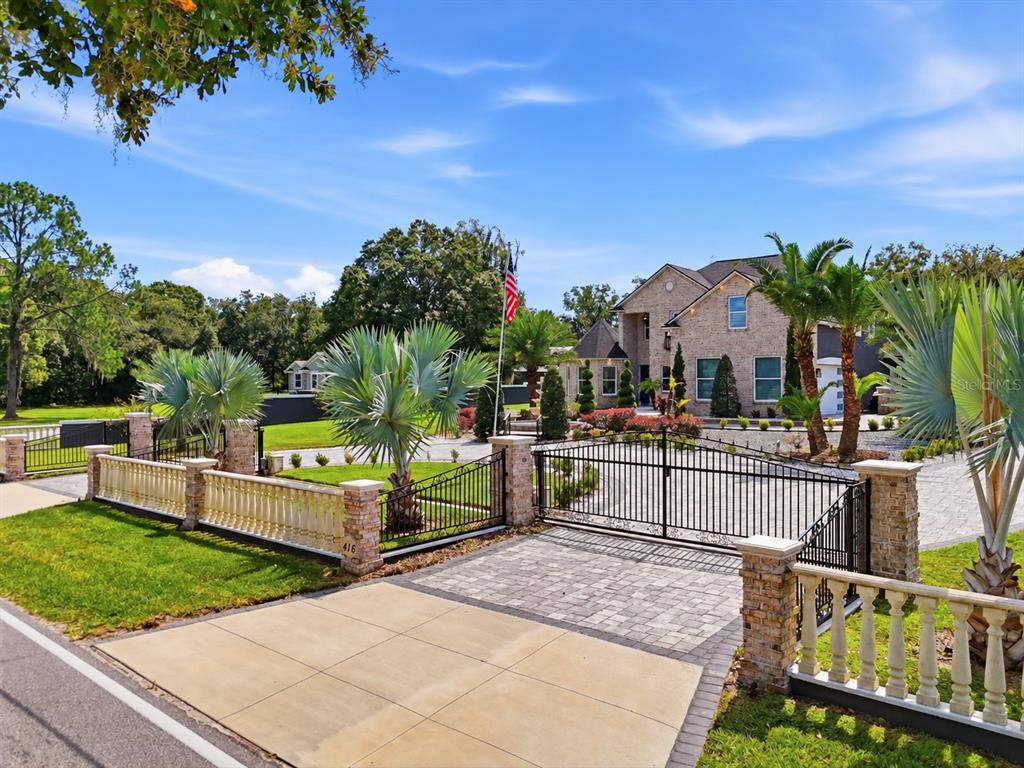 416 W SOCRUM LOOP ROAD, LAKELAND, FL — photo 3 of 58
