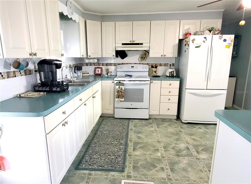 176 W MANATEE LOOP, PUNTA GORDA, FL — photo 5 of 30