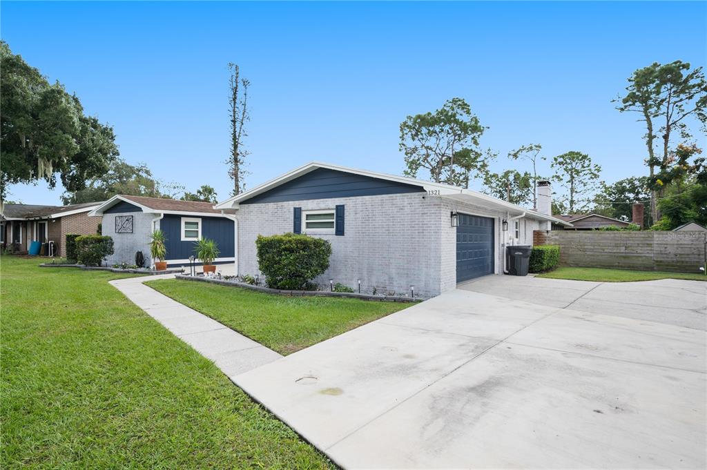 1321 LAKE MIRIAM DRIVE, LAKELAND, FL — photo 3 of 44