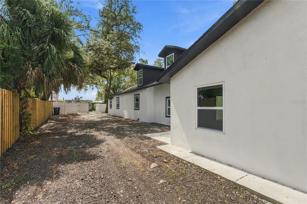 812 E ORANGE AVENUE S, TAMPA, FL — photo 5 of 30