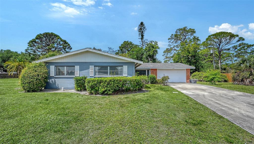 2436 BREAKWATER CIRCLE