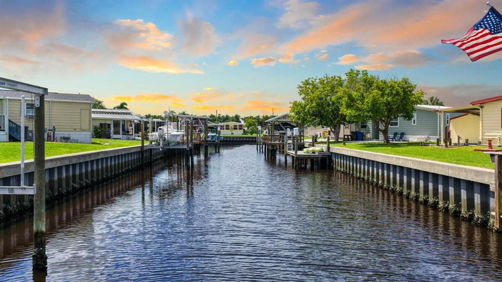 116 W SAINT JOHNS WAY, APOLLO BEACH, FL — photo 4 of 24