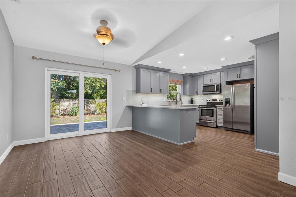 120 ORANGE AVENUE N, ST PETERSBURG, FL — photo 5 of 44