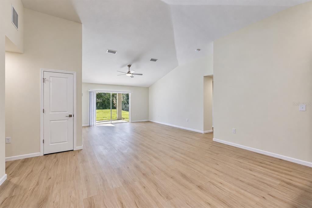 922 S COUNTY ROAD 419, CHULUOTA, FL — photo 2 of 20