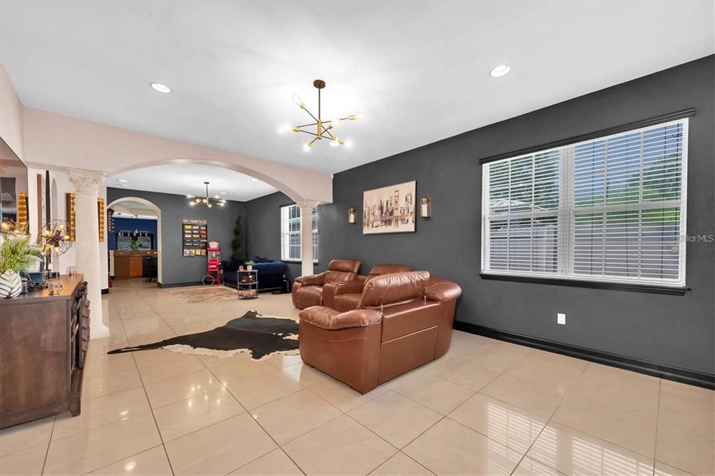8930 N NEWPORT AVENUE, TAMPA, FL — photo 3 of 30