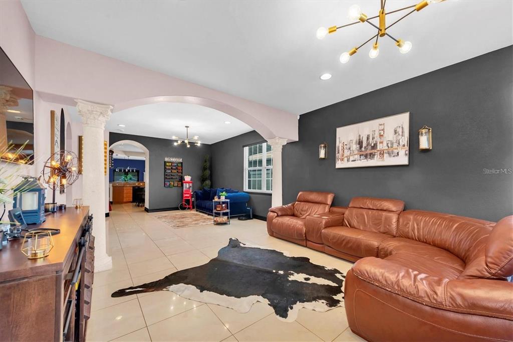 8930 N NEWPORT AVENUE, TAMPA, FL — photo 4 of 30