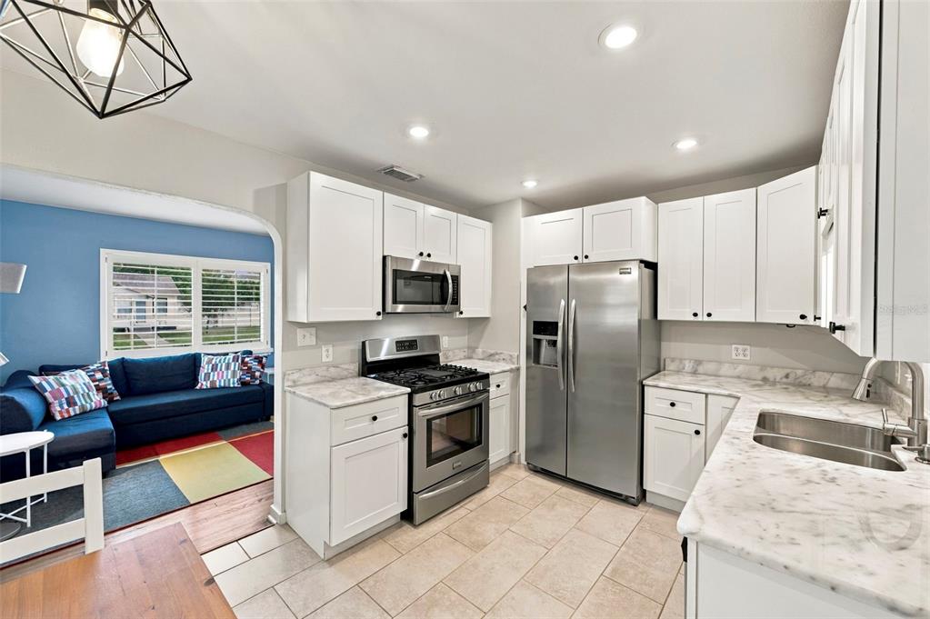3820 BURLINGTON AVENUE N, ST PETERSBURG, FL — photo 5 of 21