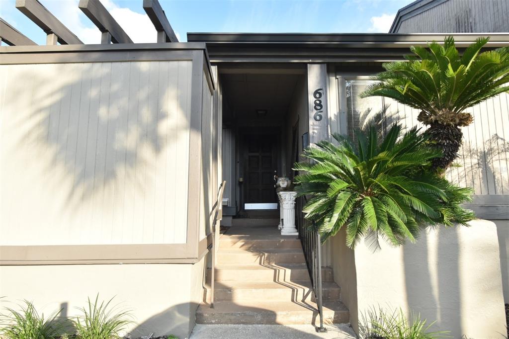 686 LAKE VILLAS DRIVE UNIT 686