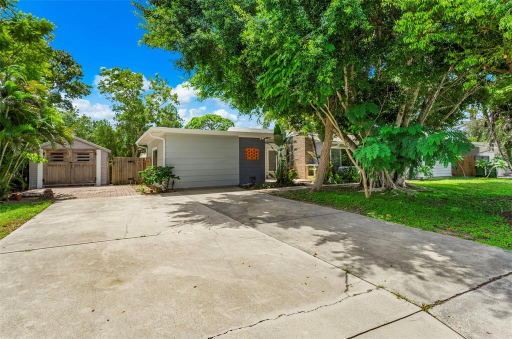 2488 DAVIS BOULEVARD, SARASOTA, FL — photo 4 of 30