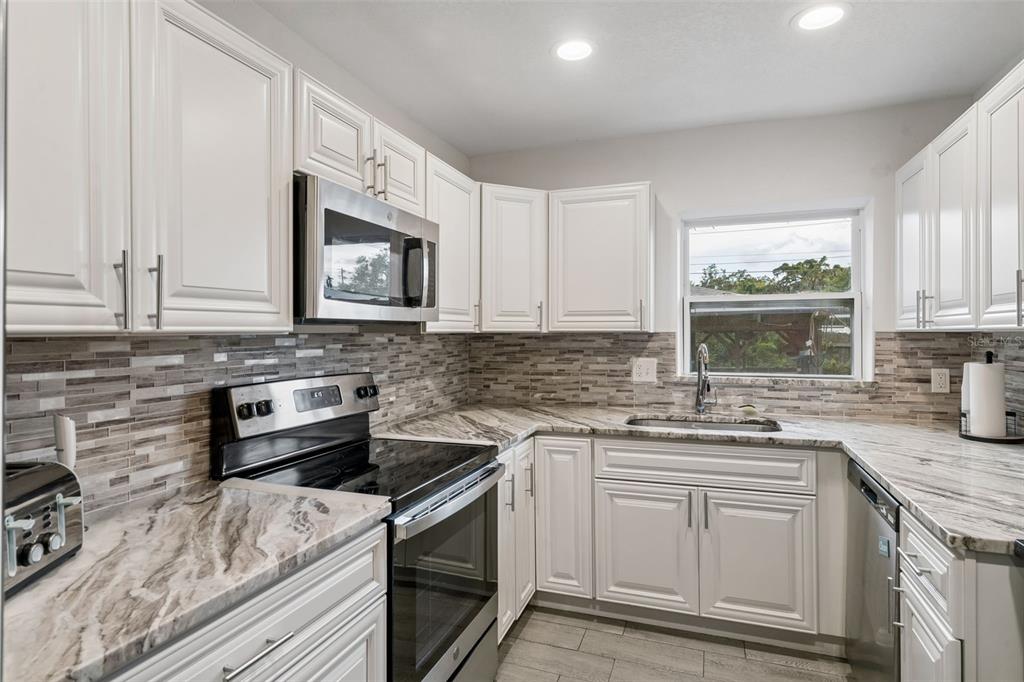 526 E JESSUP AVENUE, LONGWOOD, FL — photo 4 of 24