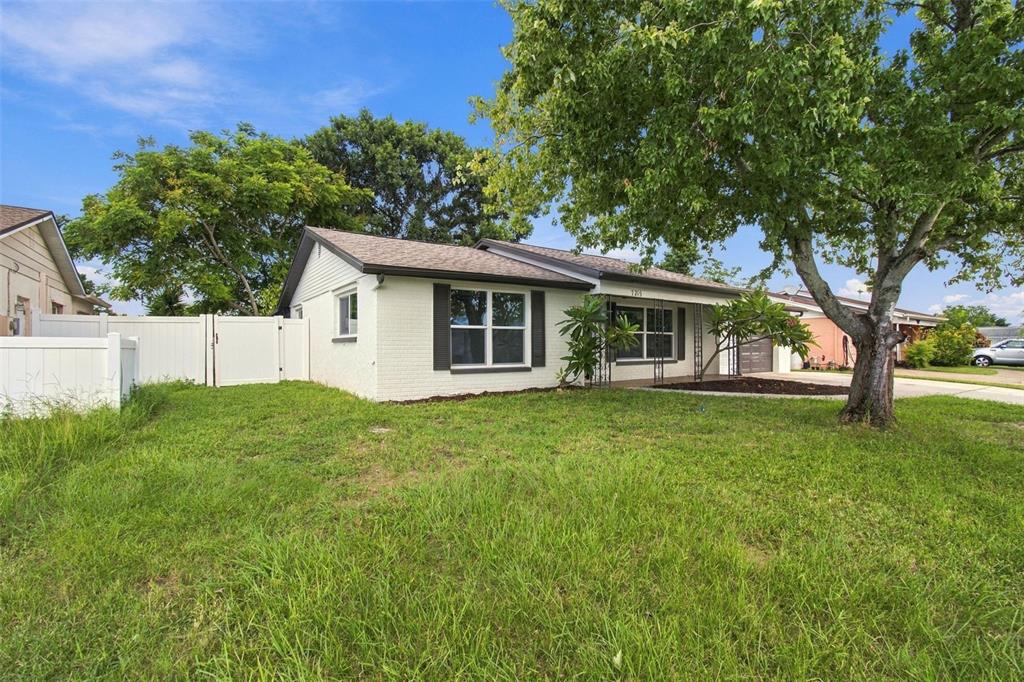 7215 ROBSTOWN DRIVE, PORT RICHEY, FL — photo 4 of 30