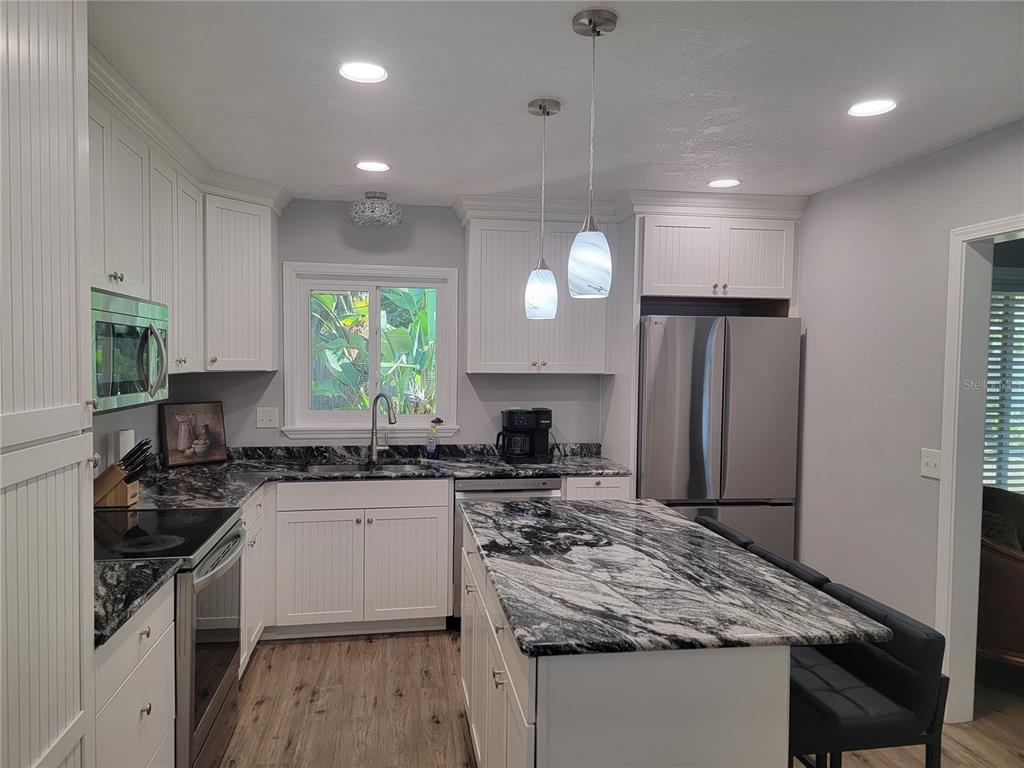 516 1ST AVENUE E, BRADENTON, FL — photo 3 of 30
