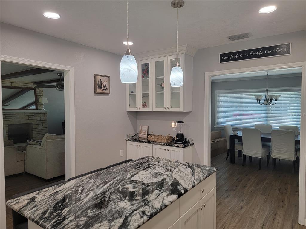 516 1ST AVENUE E, BRADENTON, FL — photo 4 of 30