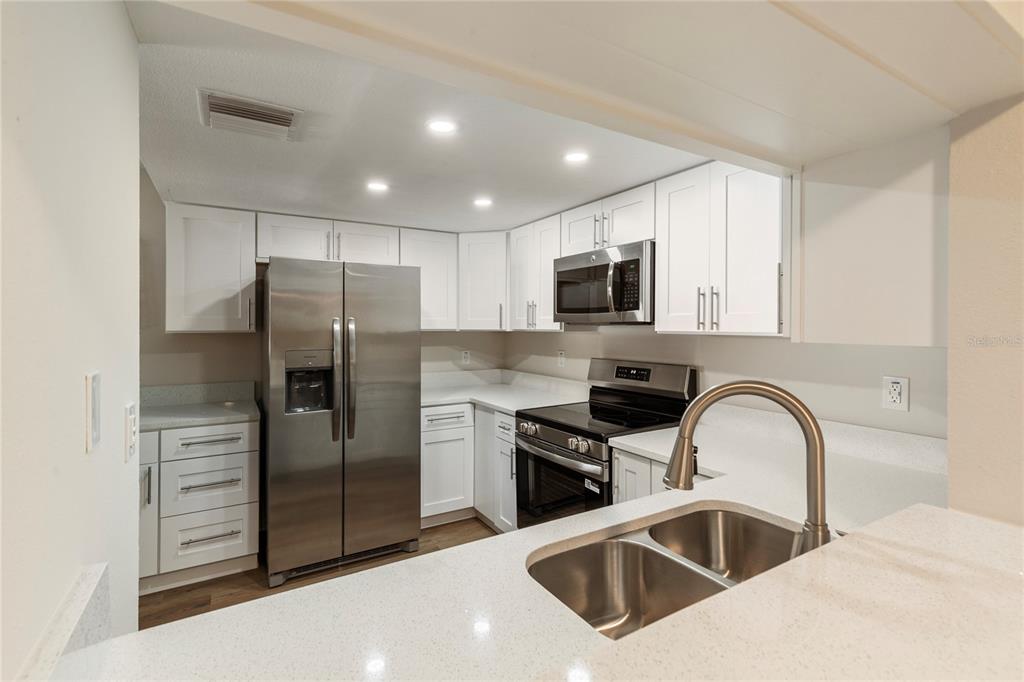 2650 COUNTRYSIDE BOULEVARD UNIT B302, CLEARWATER, FL — photo 4 of 35
