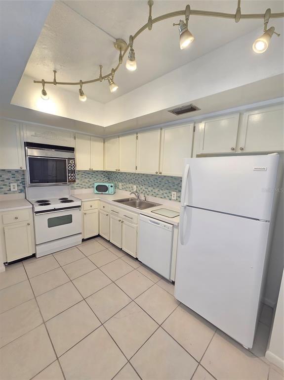 7100 SUNSHINE SKYWAY LANE S UNIT 301, ST PETERSBURG, FL — photo 4 of 17