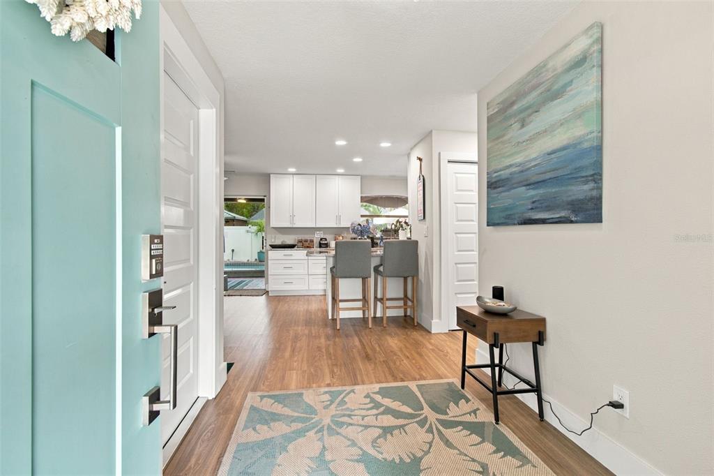 8401 BOULDER PLACE, TAMPA, FL — photo 4 of 28