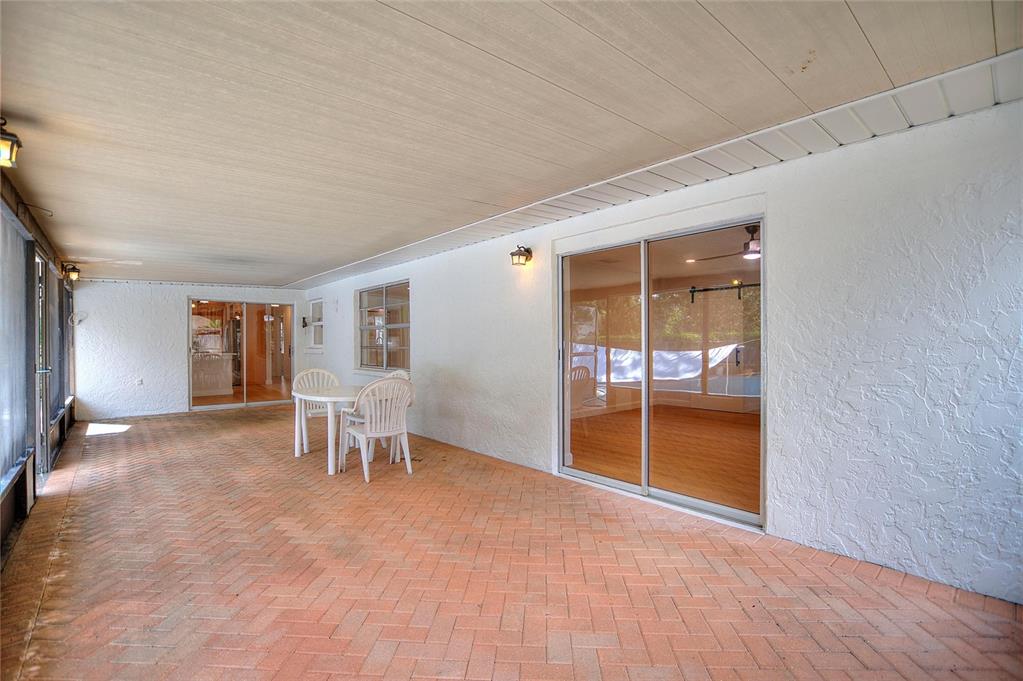 12201 ELSMERE COURT, THONOTOSASSA, FL — photo 4 of 20