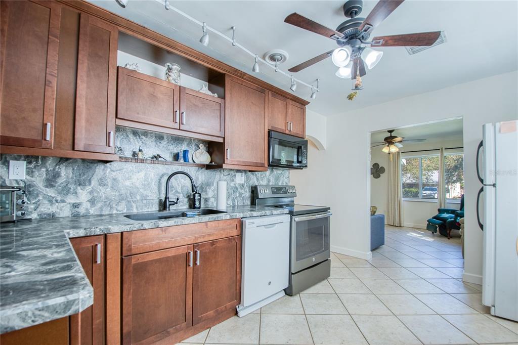 1437 56TH STREET S, GULFPORT, FL — photo 2 of 21