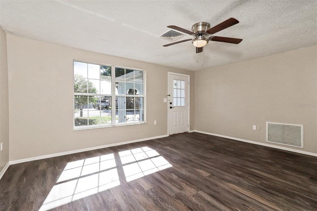 6452 LANGSTON AVENUE, NEW PORT RICHEY, FL — photo 4 of 21