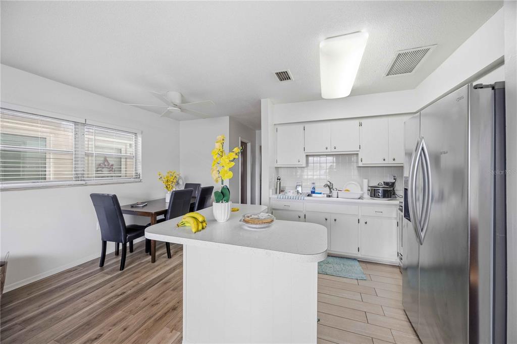 525 MANATEE COURT UNIT 10, VENICE, FL — photo 3 of 30