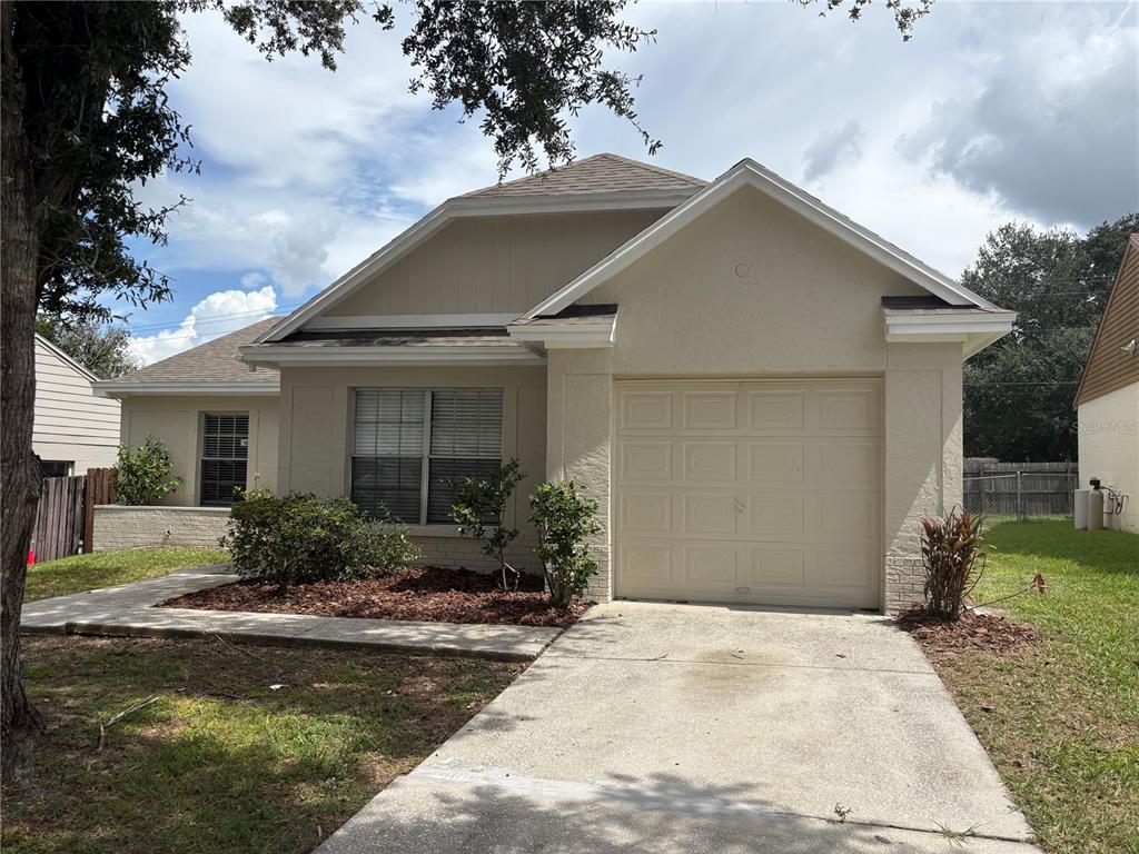432 REGAL PARK DRIVE, VALRICO, FL — photo 2 of 18