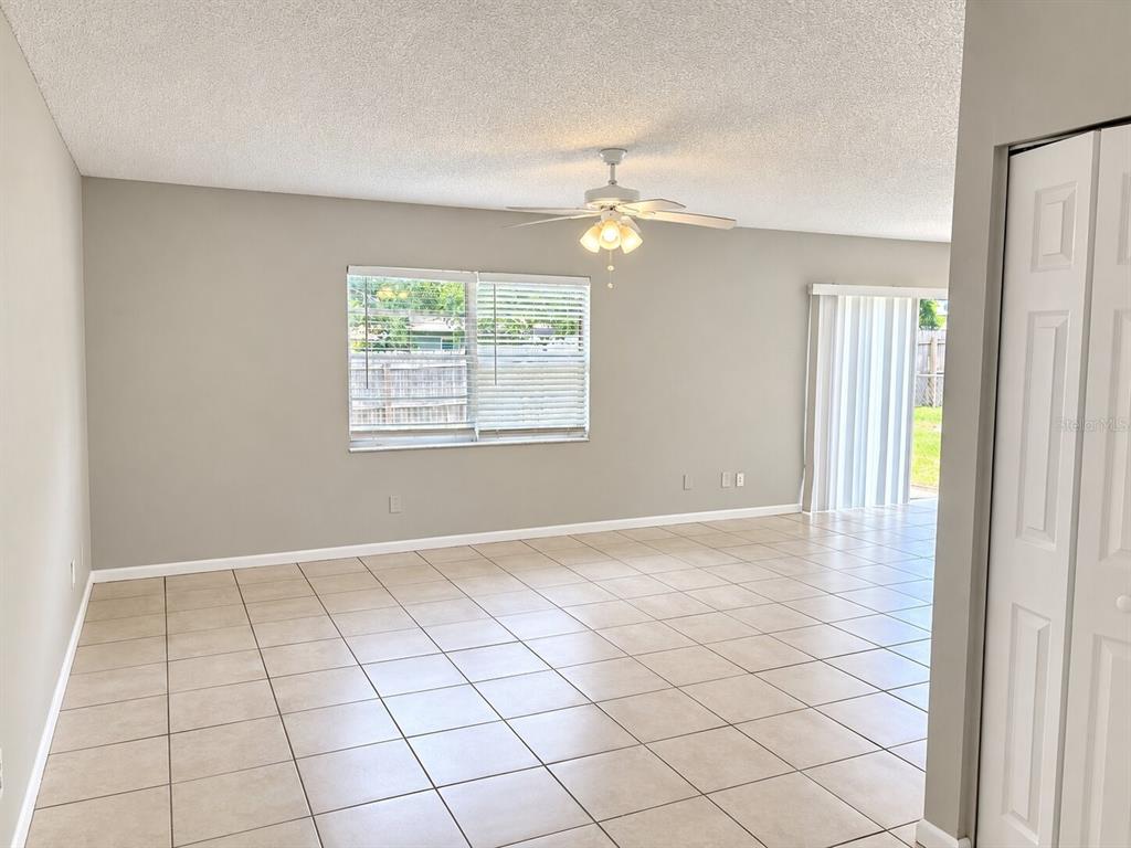 432 REGAL PARK DRIVE, VALRICO, FL — photo 3 of 18