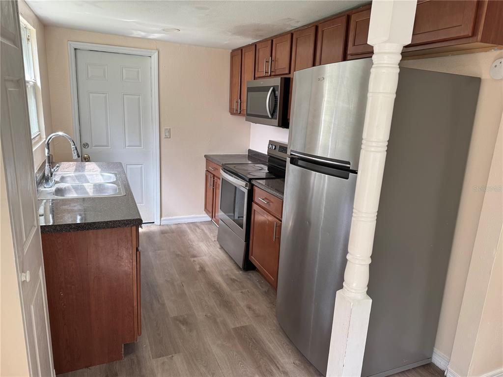237 E 8TH STREET, APOPKA, FL — photo 2 of 8