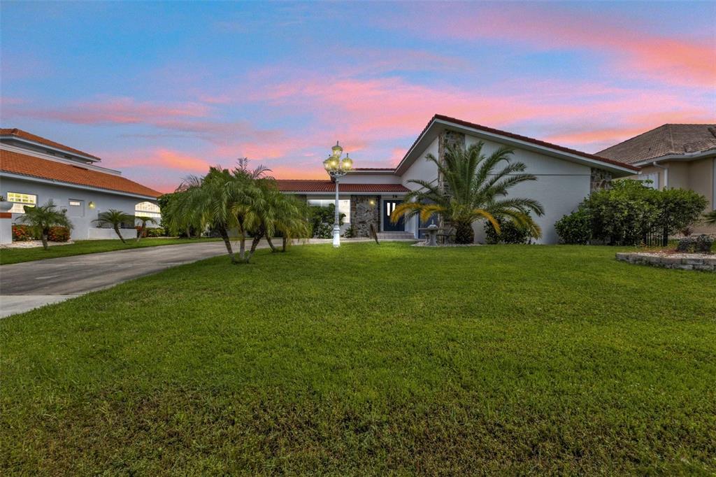 16 TROPICANA DRIVE
