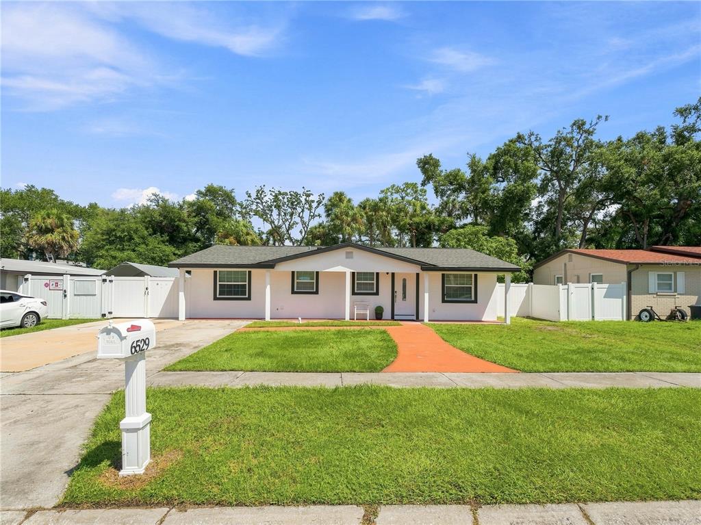 6529 LA MESA CIRCLE, TAMPA, FL — photo 2 of 30