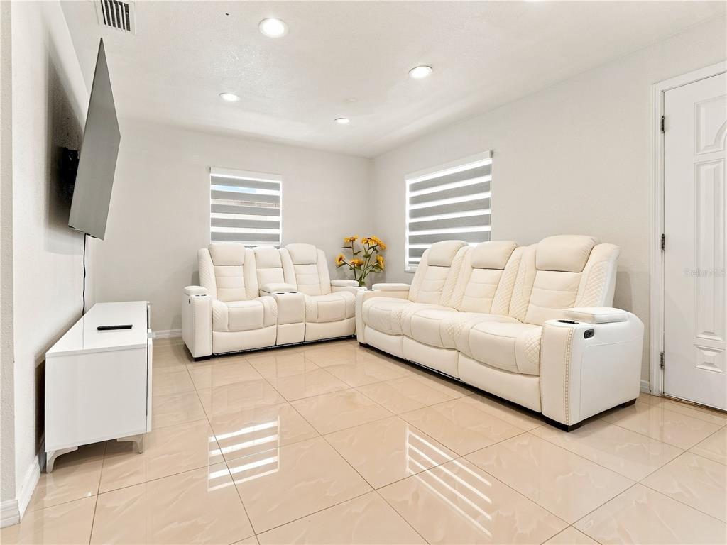 6529 LA MESA CIRCLE, TAMPA, FL — photo 5 of 30