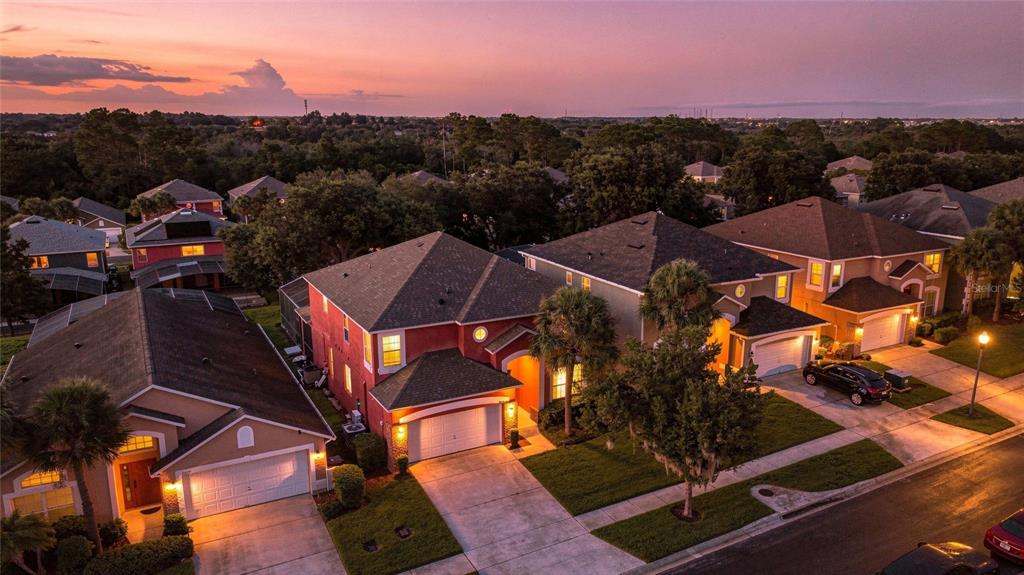 A screened-in swimming pool and attached spa are surrounded by a concrete deck — 8667 LA ISLA DRIVE, KISSIMMEE, FL