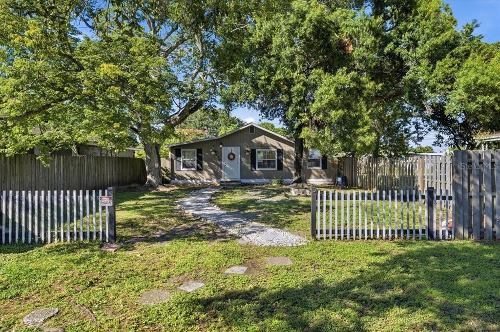 449 38TH AVENUE N, ST PETERSBURG, FL — photo 3 of 53