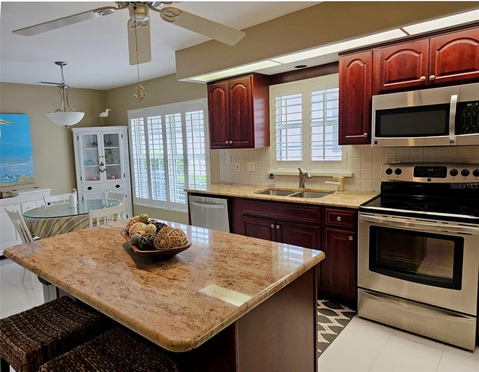 8351 CREEKVIEW LN, ENGLEWOOD, FL — photo 4 of 30