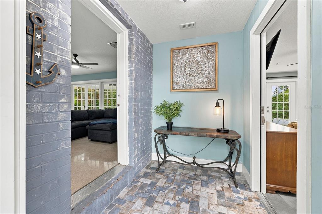 6613 TRAVIS BOULEVARD, TAMPA, FL — photo 5 of 30