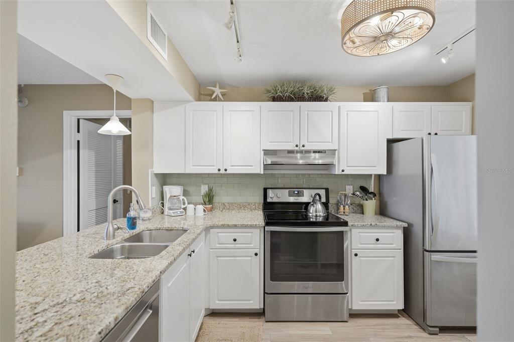 6104 PALMA DEL MAR BOULEVARD S UNIT 112, ST PETERSBURG, FL — photo 4 of 26