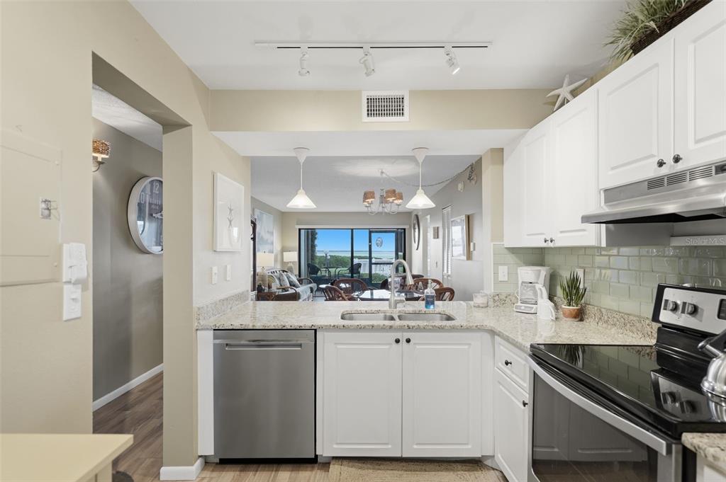 6104 PALMA DEL MAR BOULEVARD S UNIT 112, ST PETERSBURG, FL — photo 5 of 26