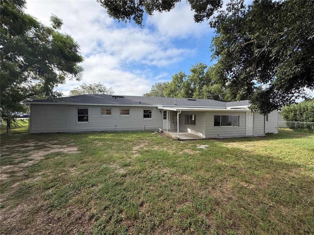 411 W SEMINOLE AVENUE, EUSTIS, FL — photo 5 of 23