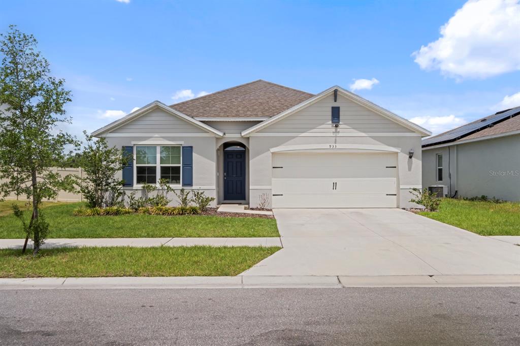 933 AMBLESIDE DRIVE