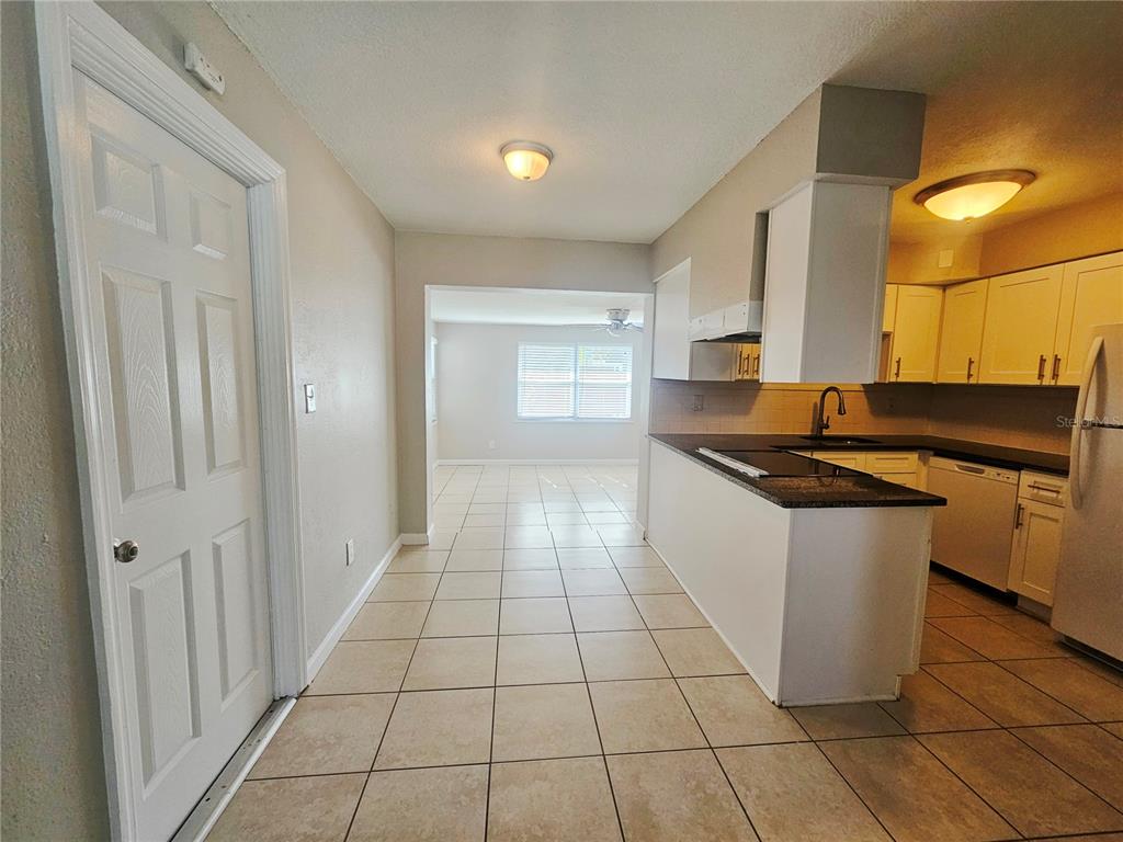 308 EVELYN AVENUE, CLEARWATER, FL — photo 3 of 17