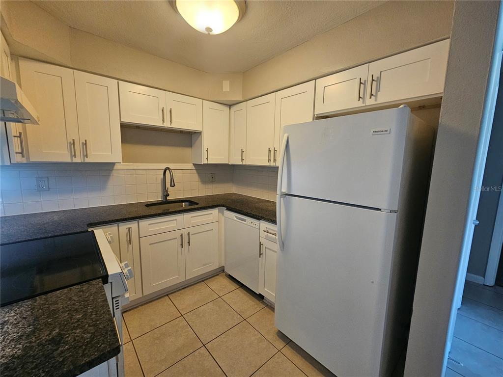 308 EVELYN AVENUE, CLEARWATER, FL — photo 5 of 17