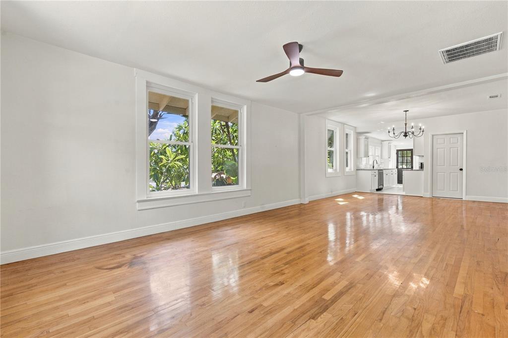 511 E FRANCES AVENUE, TAMPA, FL — photo 4 of 19