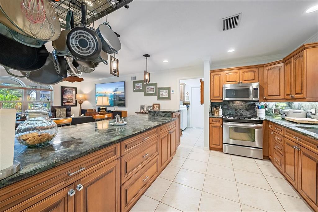 9543 59TH AVENUE E, BRADENTON, FL — photo 5 of 30